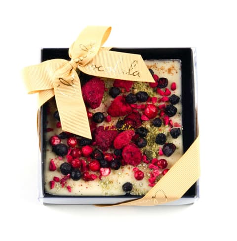 Chocolala Pähklinugati ja kama täidisega tahvel marjadega 115g