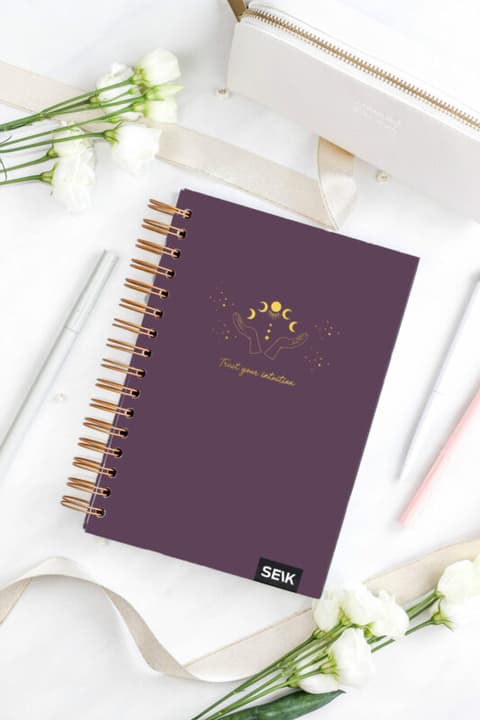 Tegude Kalender märkmik - magic 25/26 (suur- spiraaliga)