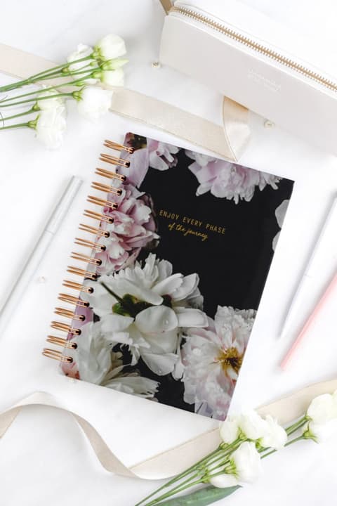 Tegude Kalender märkmik - pojengid 25/26 (suur- spiraaliga)